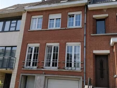 agréable maison trois chambres avec jardin