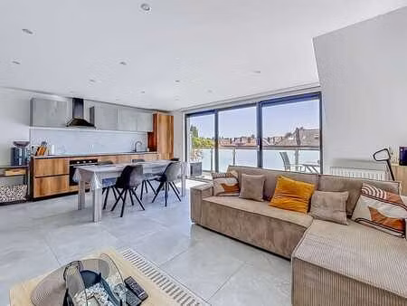 magnifique appartement 2 chambres avec terrasse et parking