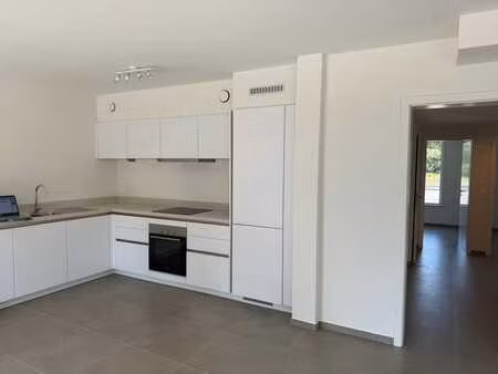 appartement 3 chambres + terrasse - peb a - 1100 + 90 €