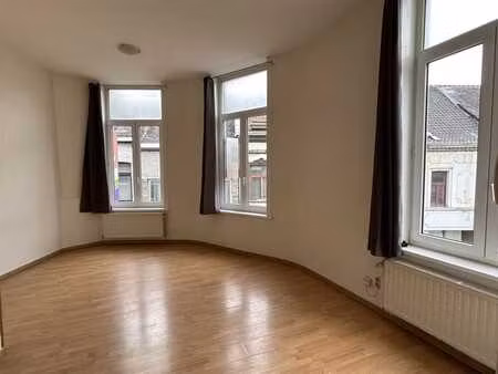 joli triplex d'une chambre au coeur de leuze-en-hainaut