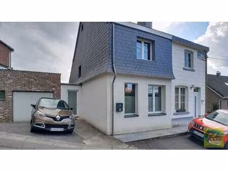 maison 3 façades 2 chambres + bureau  avec garage et jardin