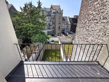 forest – superbe appartement entièrement rénové avec balcon