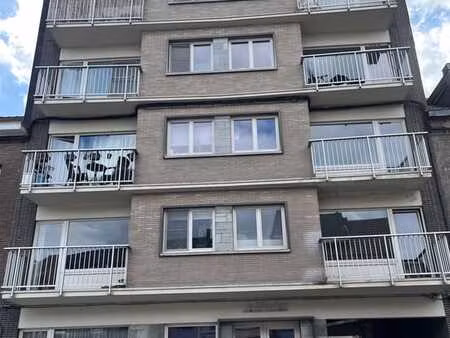 appartement 2 ch avec cour cave et garage !