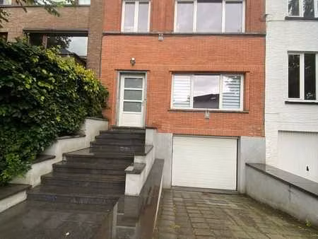 maison rénovée 4 ch + bureau avec jardin – uccle