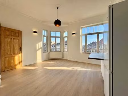 superbe appartement surplombant l'avenue louis bertrand ! li