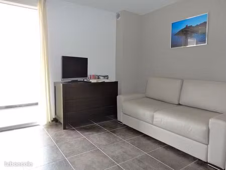 studio meublé 24 m2 avec parking et terrasse bonneveine 8ème