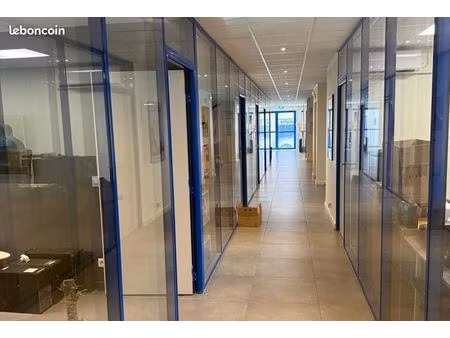bureaux 300 m²