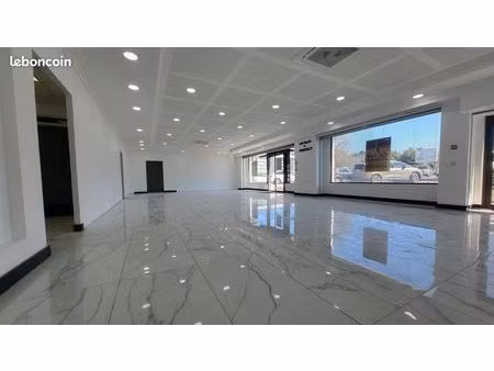 local commercial 200 m² venelles