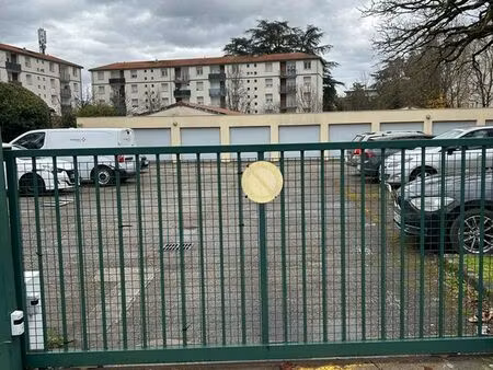 2 places de parking avec arceau à louer dans la résidence ''le bélier''