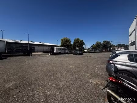 local industriel 300 m²