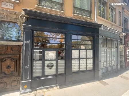 local commercial 61 m²