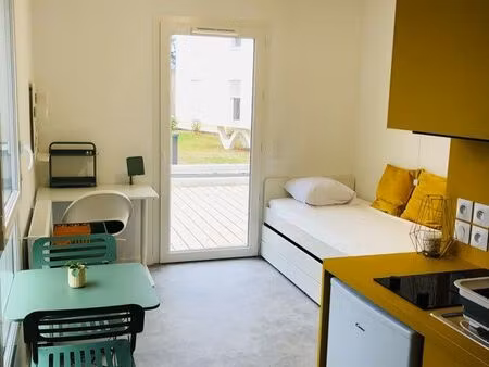 studio meublé 18m² avec terrasse 15m2 et jardin proche université lyon 2  lumière bron  iu