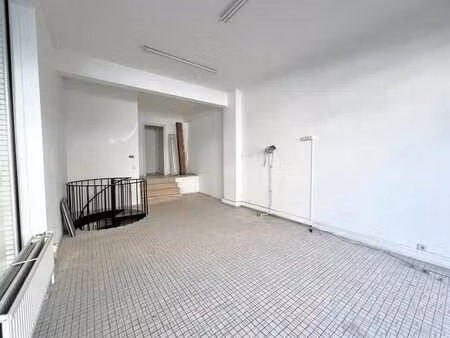 prox arsenal / rez commercial de +/- 40 m² + caves