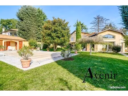 maison 5 pièces 230 m²