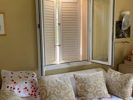 chambre à louer dans villa dans les monts d’or
