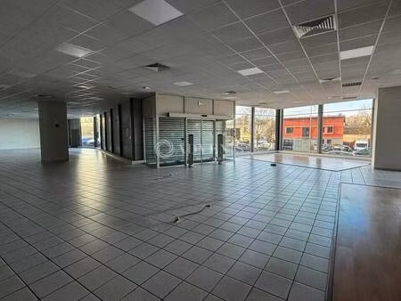 local commercial à louer