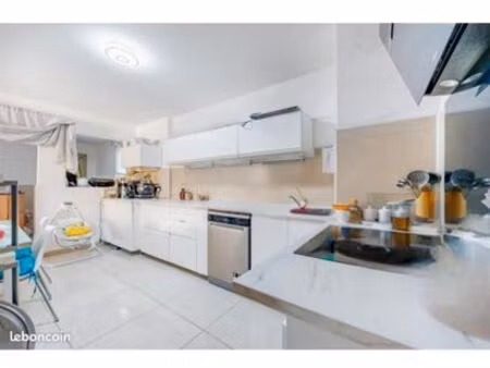 appartement t4 plus un bureau