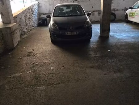 grande place de parking cannes centre 200
