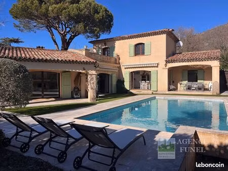 villa 4 pièces 150 m²