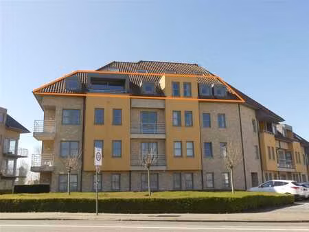 ruim dakappartement met 2 slaapkamers en garage