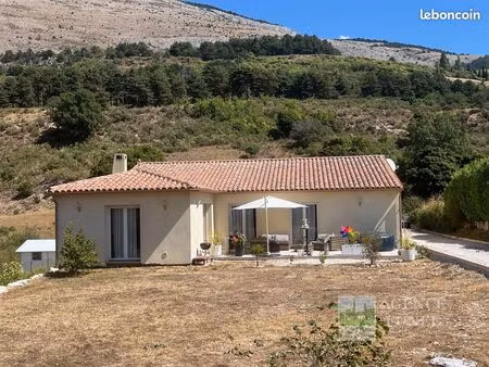villa 4 pièces 120 m²