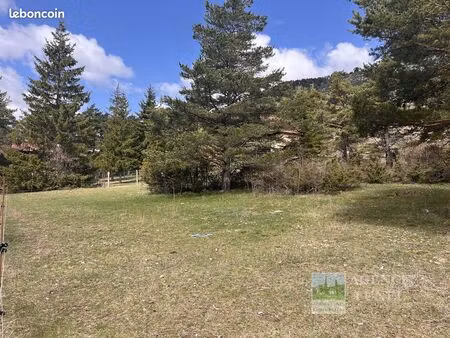terrain 2800 m² caille