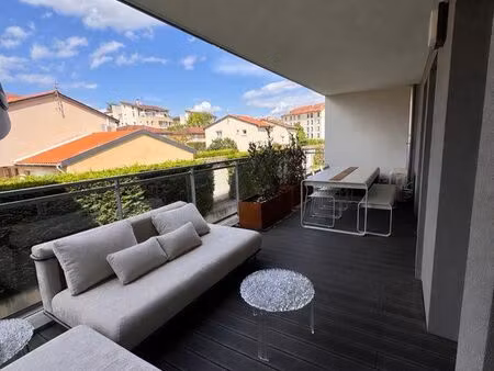 appartement t2 climatisé + grande terrasse