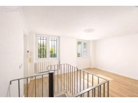 bureaux 75 m²