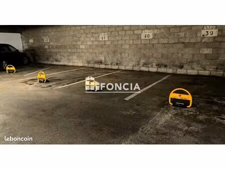 rare - lot 30 parkings - paris 18ème - marx dormoy - chapelle