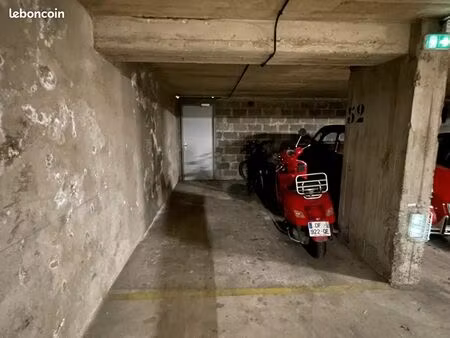 parking 11 m² paris