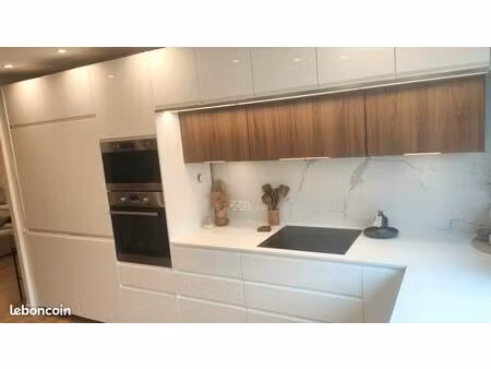 bel appartement 3/4 pièces rénové avec piscine et parking