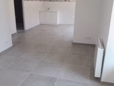 appartement à louer à deux pas du centre de poncin