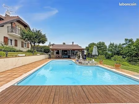 propriété 5 pièces 212 m²