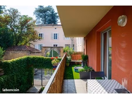 t4 lumineux avec terrasse – 87m² - centre collonges-au-mont-d’or