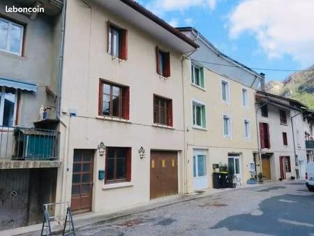 maison de ville de 5 pièces de 147 m2 + jardin de 436 m2