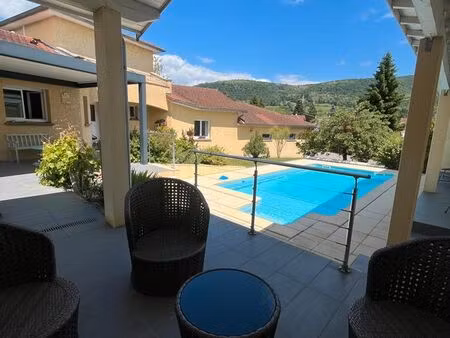 belle villa /piscine/dependances/ garage/1476m2 de terrain