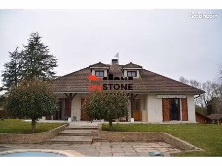 villa 8 pièces 241 m²