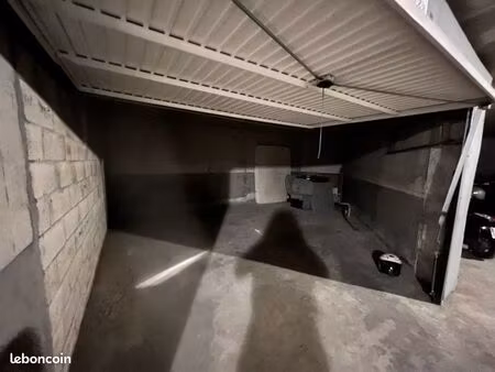 garage fermé de 26 m² – centre-ville de cavalaire-sur-mer – bien rare