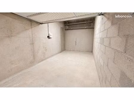 garage fermé 14 m2 sécurisé - sollies-pont centre