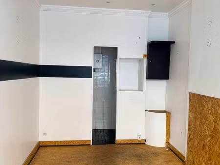 local commercial avec vitrine — 11 m² — paris 12e (rue emilio castelar)