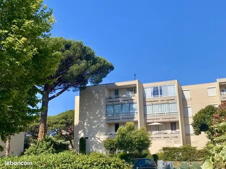 studio 1 pièce 27 m²