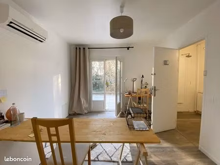 bureau fermé à louer dans un espace de coworking