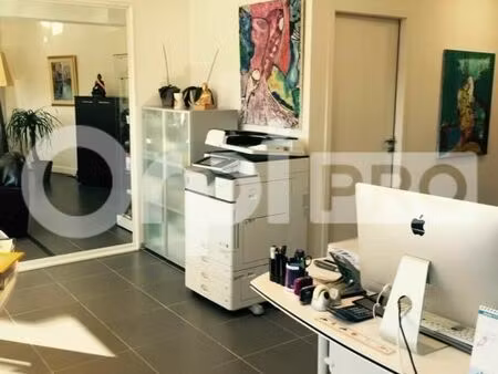 bureau 70 m²