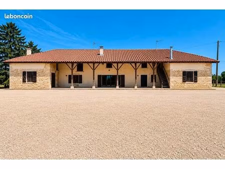 immeuble 9 pièces 227 m²