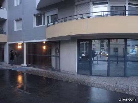 place parking en sous-sol secteur part dieu lyon 3