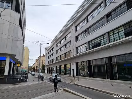 location place de parking sécurisée – lyon 7e (proche université)
