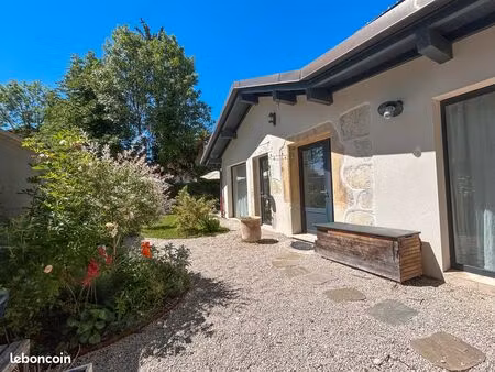 maison de caractère renovée  avec jardin   piscine et parc arboré