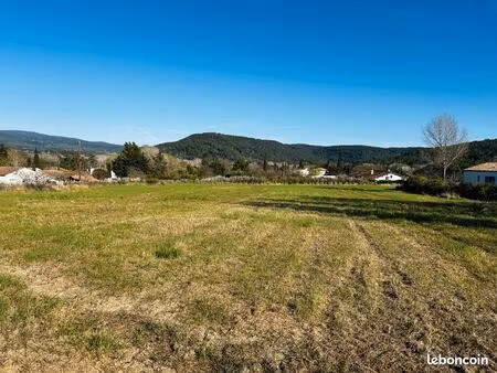 terrain 950 m² salernes