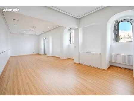 bureaux 78 m²