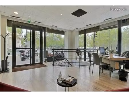 bureaux 84 m²